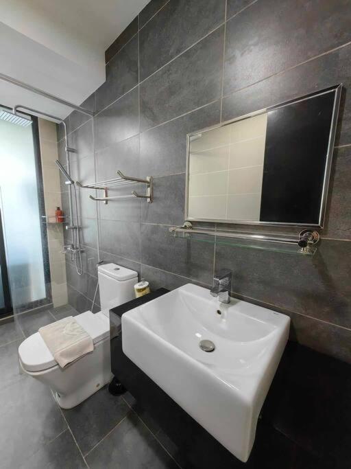 Apartment 0512 Almas Netflix Wifi By